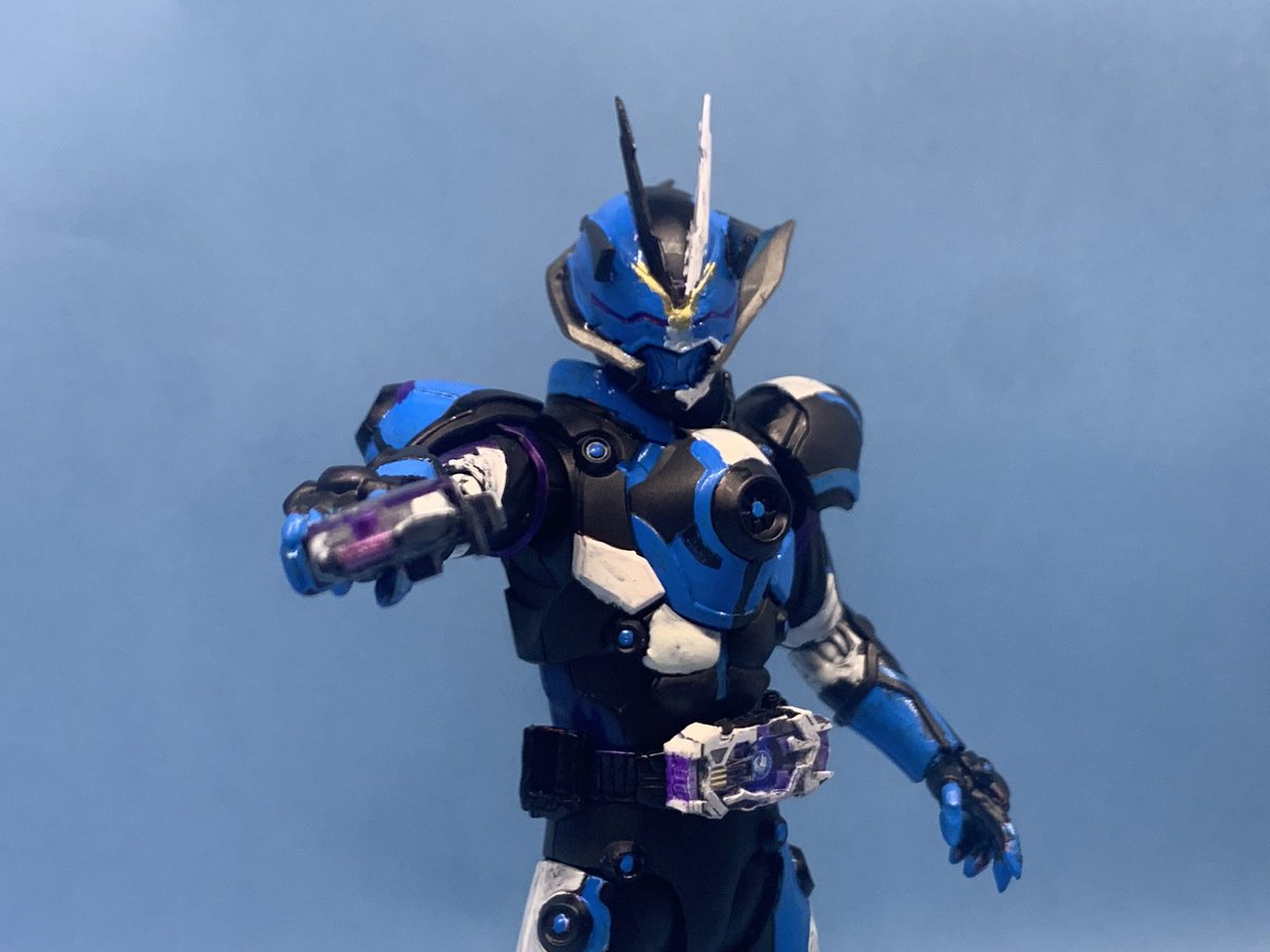 仮面ライダージーンゲイザー完成しました！
アウトサイダーズ何度も見直してやっとこさ出来た
レーザーレイズドライバーはプラ板とフォト印刷の重ね張りでホルダーはヴィジョンドライバーから拝借
 #仮面ライダーギーツ 
  #仮面ライダージーンゲイザー 
 #ニチアサフィギュア改造部