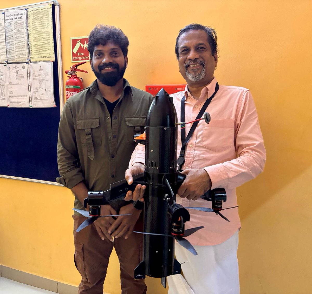 svembu's tweet image. Yesterday Dinesh Baluraj of Yali Aerospace showed me their latest VTOL (Vertical Take Off and Landing) drone, designed and made in Tanjavur. Dinesh and his wife Anugraha have created a very strong engineering R&D focused company. They returned to Tanjavur after 10+ years in…