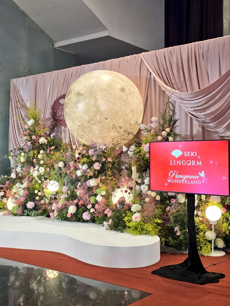 SEKI Wonderland ยกพระจันทร์มาไว้ในงานเลยทีเดียว 🌕 ฮันนีมูนหวานเจี๊ยบ 🫠

SEKI HONEYMOON X LINGORM 
#SEKIHoneymoonWithLingOrm