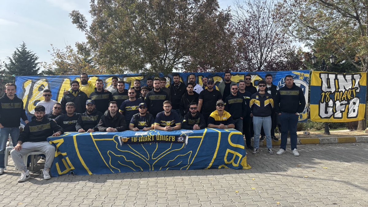 TERZİOĞLU SARI LACİVERT

Stant çalışmalarımızın ilk gününde Öğrenci Sosyal Etkinlik Merkezi (ÖSEM) önünde gün boyu standımız açıktır. Fenerbahçe’ye gönül vermiş öğrenci kardeşlerimizi grubumuza üye olmaya davet ediyoruz.

#18MartUNIGFB
#UNIGFB