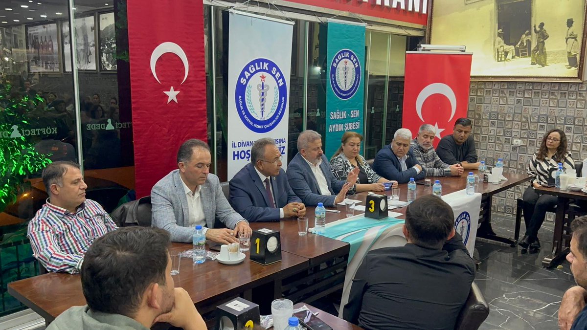 sagliksen's tweet photo. Sağlık-Sen Genel Merkez Yönetimi, saha çalışmaları kapsamında çeşitli illerde ziyaretlerine devam ediyor. 

Genel Başkan Yardımcısı İdris Baykan Aydın, Genel Başkan Yardımcısı Abdullah Duman ise Tokat ve Giresun’da çalışanlarla bir araya gelerek, 8. Dönem Toplu Sözleşme sürecini anlattı. 

Kazanımlar hakkında detaylı bilgi verilen toplantılarda, Sağlık-Sen’in gerçekleştirdiği projelerden de bahsedildi.

#SağlıkSenSahada
