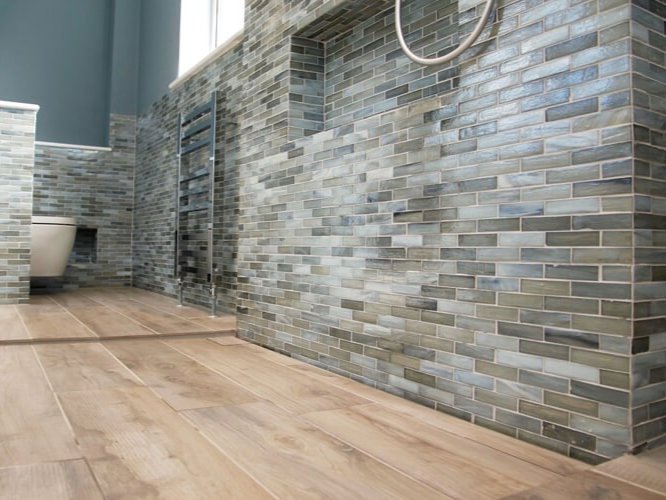 wetroomexperts's tweet image. Check out this spacious, infinity wetroom installed parallel to a freestanding bathtub, with the open area divided by a combined wall and shower screen. 

We love the creative use of the large space to make a unique showering experience 🎨