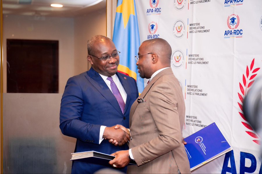 BWINDINDI TSHOMBA André (@andre_tsho48386) on Twitter photo Le Ministre des Relations avec le Parlement, Son Excellence <a href="/Guy_Loando/">Guy Loando Mboyo</a>, a procédé ce mardi 21 octobre 2025, en collaboration avec son homologue de la Formation Professionnelle, à la signature d’un arrêté interministériel portant création de l’Académie Parlementaire.
Cette Le Ministre des Relations avec le Parlement, Son Excellence <a href="/Guy_Loando/">Guy Loando Mboyo</a>, a procédé ce mardi 21 octobre 2025, en collaboration avec son homologue de la Formation Professionnelle, à la signature d’un arrêté interministériel portant création de l’Académie Parlementaire.
Cette