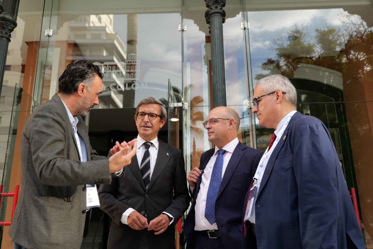 🟢 Avanzamos hacia un modelo de industria digital integrada.

En #EINTEC25, el consejero de <a href="/IndustriaAnd/">Consejería de Industria, Energía y Minas</a>, <a href="/ParadelaJSr/">Jorge Paradela</a>, subraya el papel clave de la digitalización como palanca de transformación económica, destacando proyectos como el Ecosistema de Tecnologías Exponenciales y la