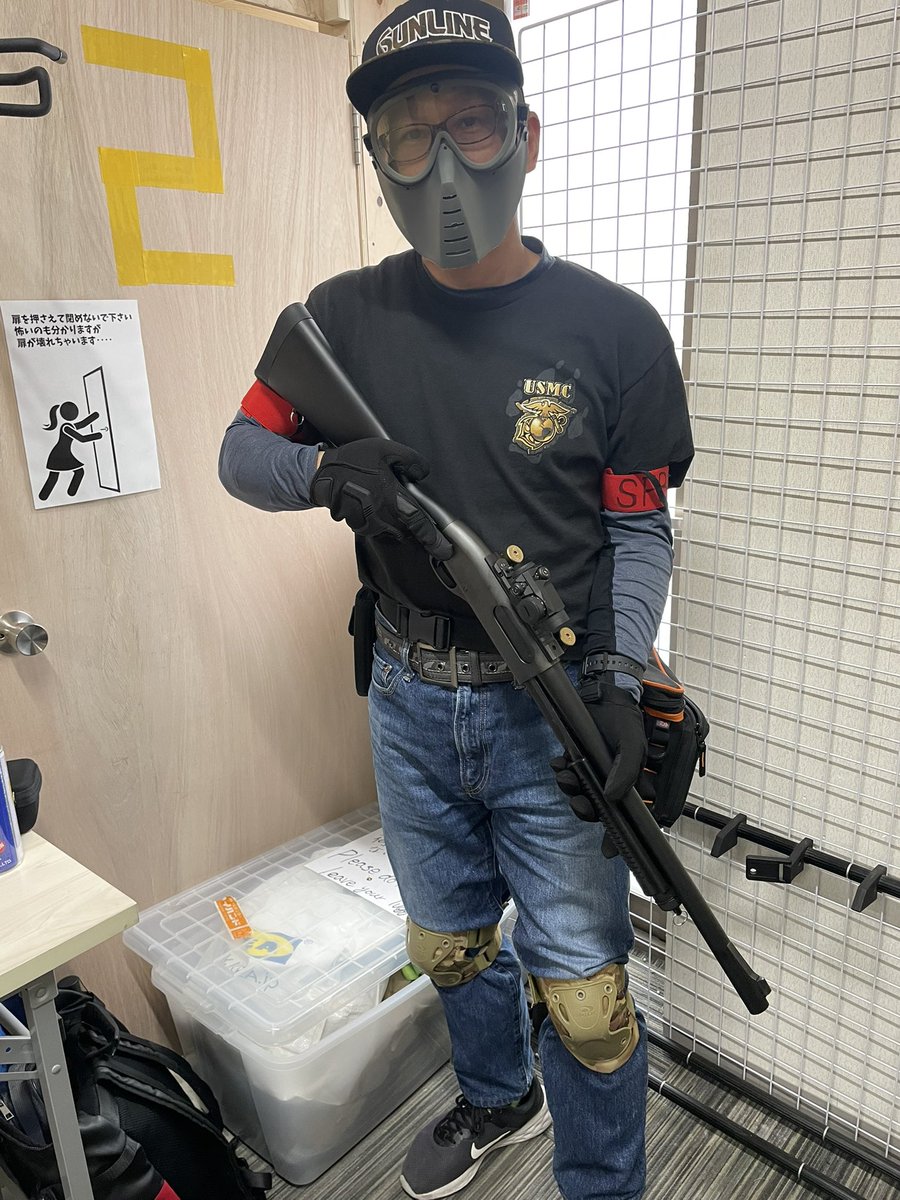 今のサバゲーの服装は
☆シャツに迷彩ズボン！
☆自衛隊砂漠迷彩服！
☆私服！
なのですが何かコスプレか陸上自衛隊迷彩服揃えよかな？🤔
冬場にプレキャリとか！🤔