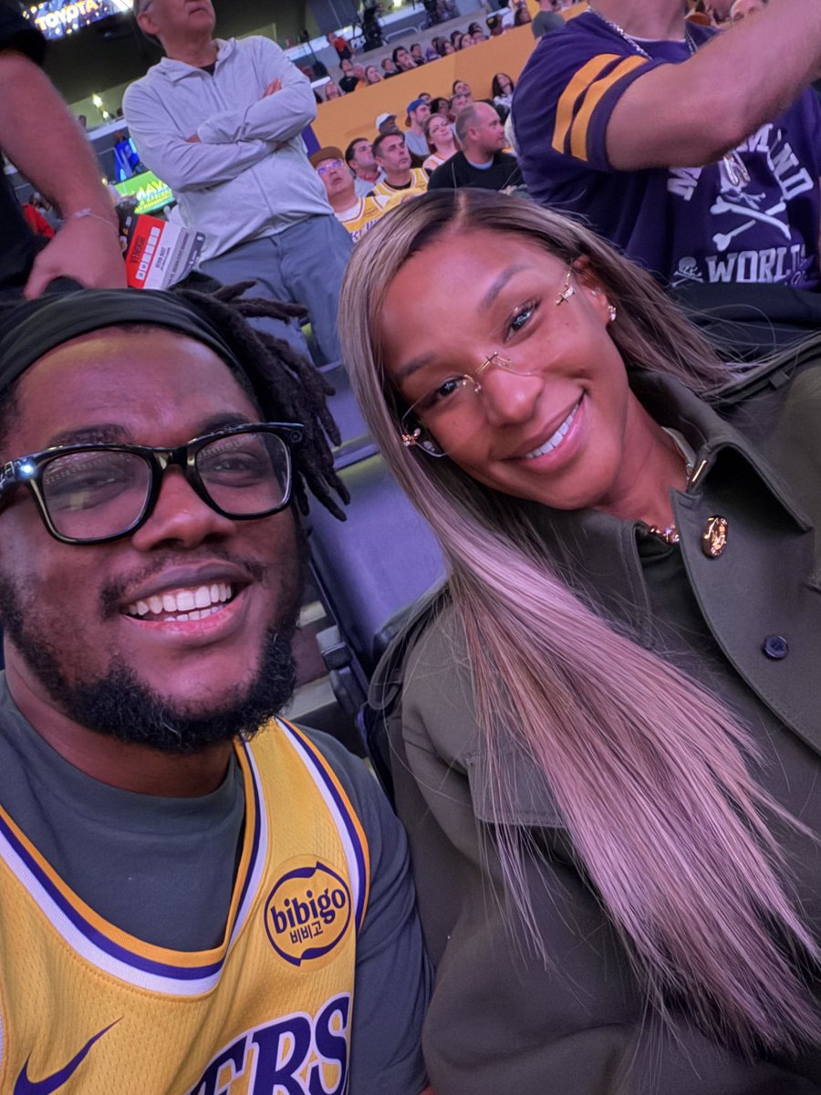 Ace_KYD's tweet image. 8 years ago, I pursued an “irrational” desire -  one whose experience has greatly influenced the course of my journey. Remember #AceMeetsTheKing? 🥹
Yesterday, I had the pleasure of meeting the Queen herself - Savannah James! 🥰
She was so kind, and sweet. I’m still grinning 😊