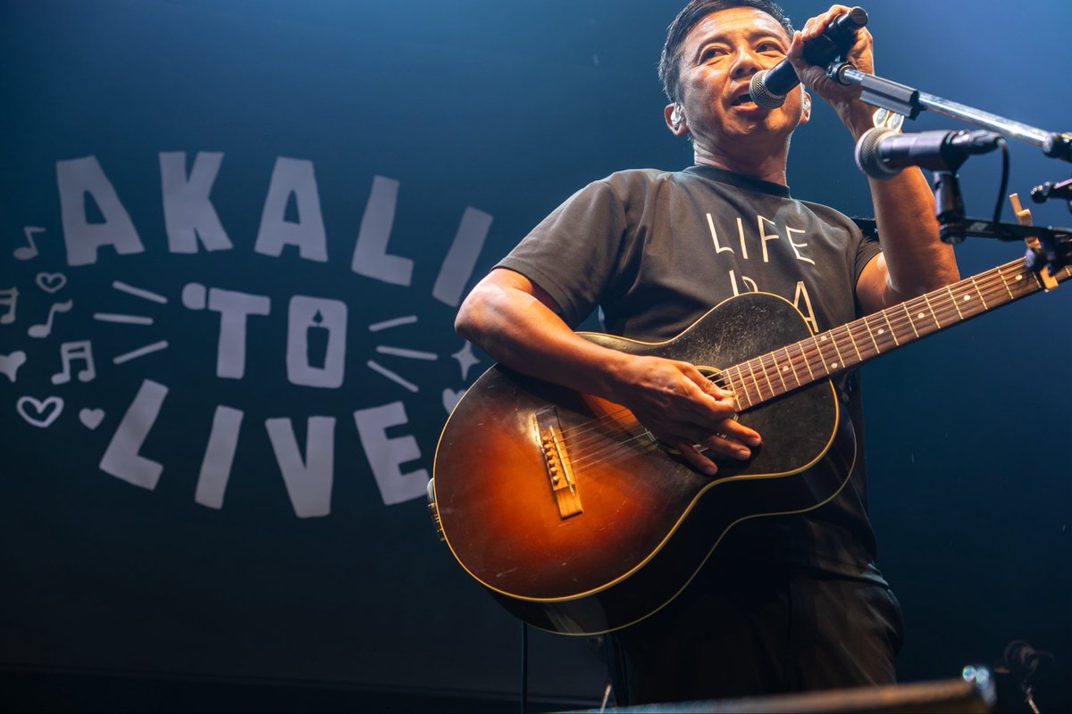 akalitolive's tweet photo. 【アカリトライブ2025ありがとうございました！】

ご来場いただいたお客さま、ゲストのAile The Shotaさん、半﨑美子さん、本当にありがとうございました！！

皆さまからいただいた【がんばれに変わる言葉】が書かれたキャンドルホルダー、必ず能登で灯します。

https://t.co/fgBGbG7Scw https://t.co/NLVKQz7wOU