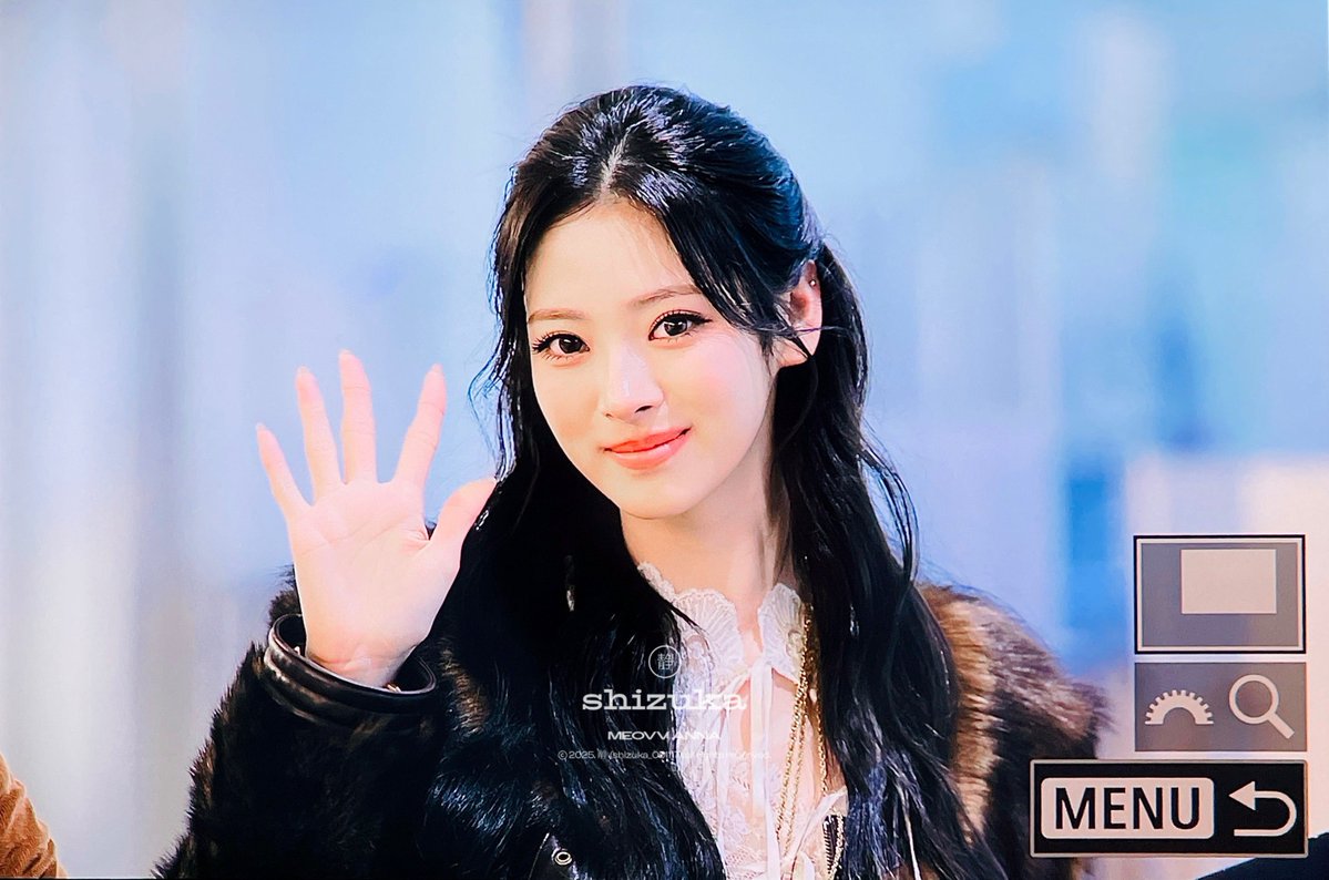 251022

#MEOVV #미야오 #ANNA #안나