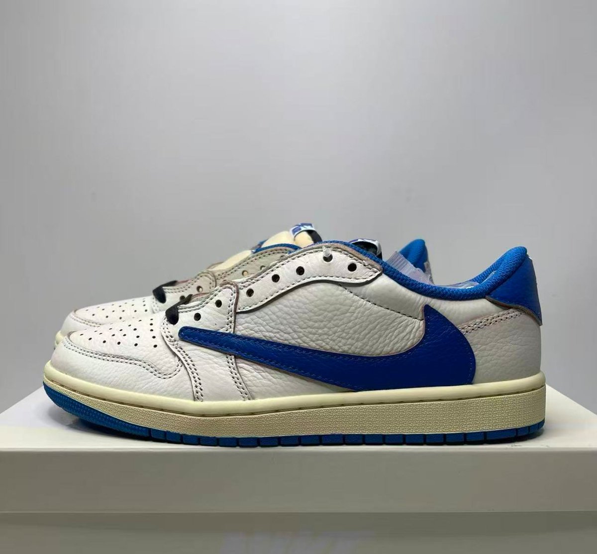 replinside05's tweet image. 스캇 조던 실사 공개 🔥
실물부터 퀄리티까지 완벽 👟
디테일 · 마감 · 구성품 모두 리얼 풀세트 ✅
직접 촬영한 실사로 퀄리티 확인 가능 ✨

한정 수량 진행 중, 조기 마감 예상 
👉 프로필 링크 ‘@replinside05’ 통해 문의 및 구매 가능!

#일상 #데일리슈즈 #OOTD #스니커즈 #패션