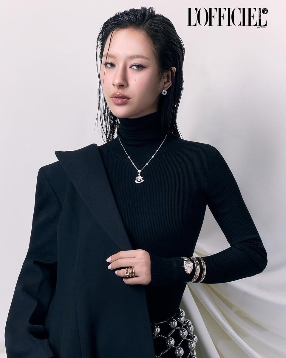 Abskyv_'s tweet photo. Perfection styled with Bvlgari! 💚🐈⬛✨
#LOfficielThailand @LOfficielThai
#LOfficielOctober2025
#LOfficielJewelry
#Bvlgari #BvlgariJewelry #EternallyIconic @Bulgariofficial
#MilkPansa @panlyyy https://t.co/VUYhSYlv9Z
