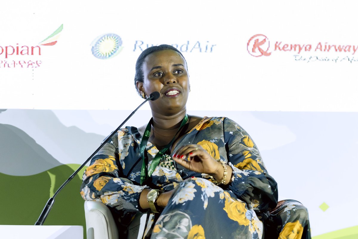 oneacrefundRW's tweet photo. Yesterday, we were honored to have our Head of Tree Program, @JeanneRukundo, represent @oneacrefundRW on the #WCA2025 panel of experts, sharing how through our program, 1M+ farmers in #Rwanda are turning tree planting into both a climate solution and a pathway to prosperity. 🌱🇷🇼 https://t.co/2SXdcETzfz