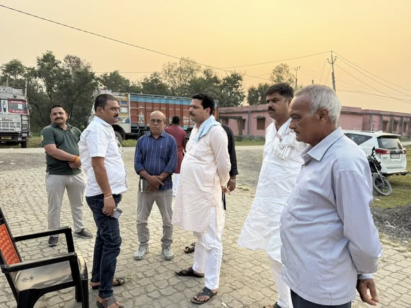 AUTHOR_AKHILESH's tweet image. औरंगाबाद विधानसभा क्षेत्र के पवई पंचायत अंतर्गत भरकुर गांव में जनसंपर्क कर एनडीए समर्थित भाजपा उम्मीदवार बड़े भाई श्री त्रिविक्रम नारायण सिंह जी के पक्ष में समर्थन एवं मतदान करने का आग्रह किया।
आइए, 11 नवंबर को कमल का बटन दबाएं,

#VoteForKamal #NDA #Aurangabad 
@BJP4India