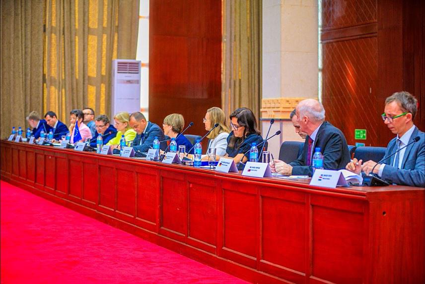 Ambassador of the EU 🇪🇺, together with Ambassadors of its Member States, met with Hon. Mahmoud T. Kombo <a href="/mfa_tanzania/">MFA Tanzania</a> for an open and constructive dialogue on current political developments in Tanzania, including the upcoming elections, democratic principles, and good governance.