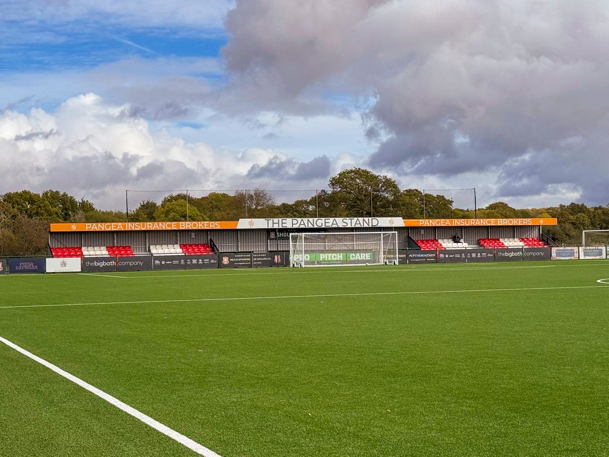 StadiaConstruct's tweet image. Yesterday we completed adding additional seating to the Pangea Stand at @sholingfc

#sholingfc #stadiaconstruction #pangeastand #sholing #footballgroundsupgrade #seatedstand #standingstand #combinedseatedandstandingstand #galvanizedframework #football #footballpitch