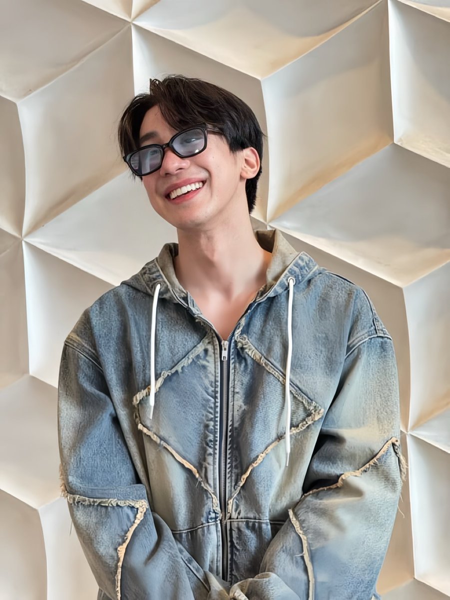 GuideOfficialFC's tweet image. เติมพลังกับพ่อหนุ่มยิ้มหวาน 🫶 ใครได้ไปชาร์จพลังกับไกด์มาบ้าง ลงรูปอวดหน่อยเร็ววว ♡📸

#RobinsonSuperJeansWeekXGuideKC
#Guidekc #GuideKantapon 🐈