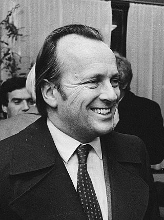 CascaisLiberal's tweet photo. Enviamos as mais sentidas condolências à família e aos amigos de Francisco Pinto Balsemão.

Um cascaense que viveu uma vida exemplar, marcada por um trabalho constante em prol da democracia e da liberdade e recheada de feitos extraordinários.

Não será esquecido. https://t.co/MG1TtrWoxD