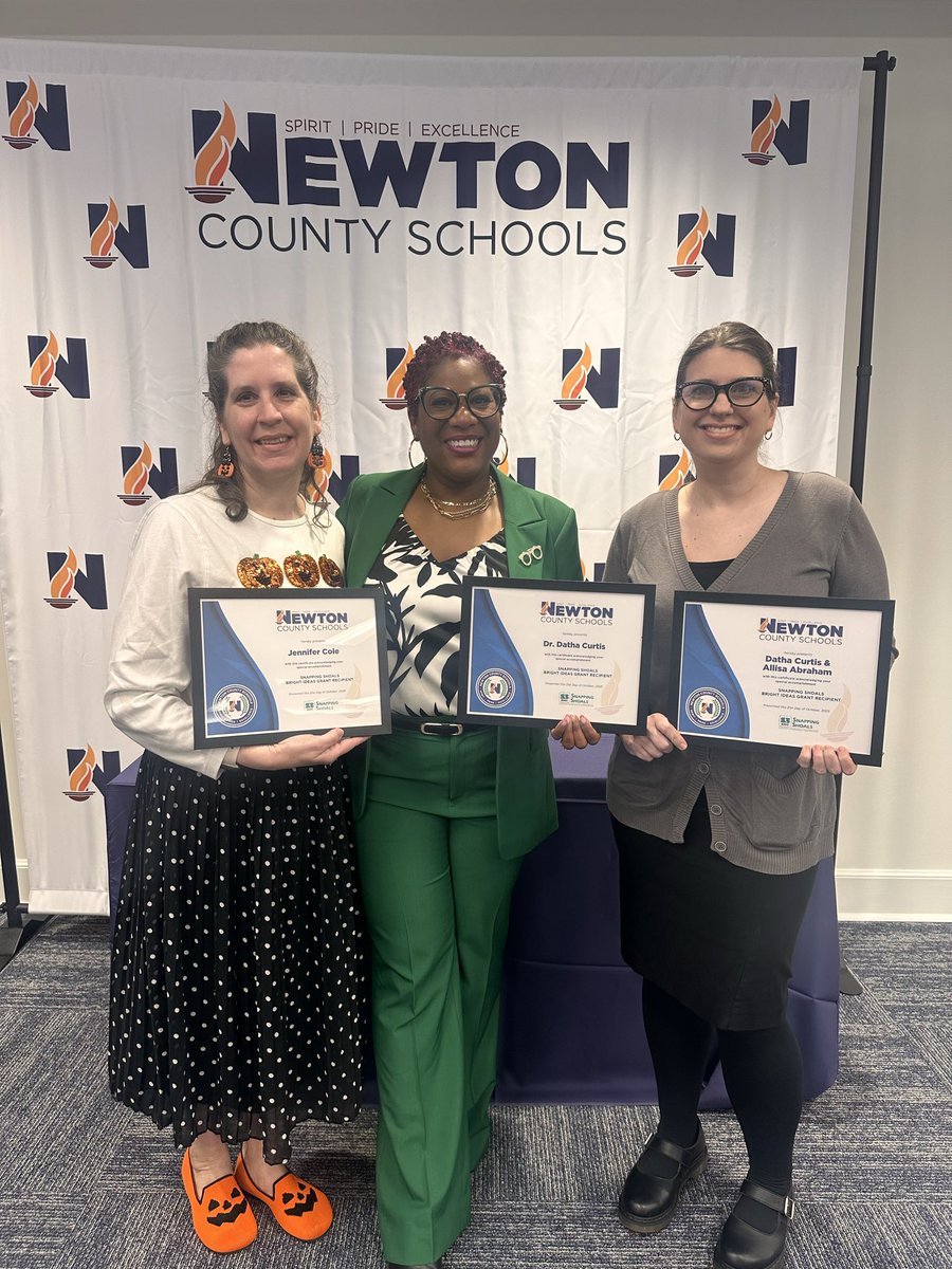E3TechGirl's tweet image. Three media specialist received the Snapping Shoals grant yesterday. I’m so proud of them! They are always looking for ways to enhance the learning experience in their space. @NewtonCoSchools