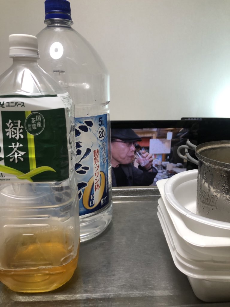 #ビッグマン
緑ハイ乾杯！(*´ω`)o🛢🛢o(´ω`*)乾杯！※テレビは録画の吉田氏✨
