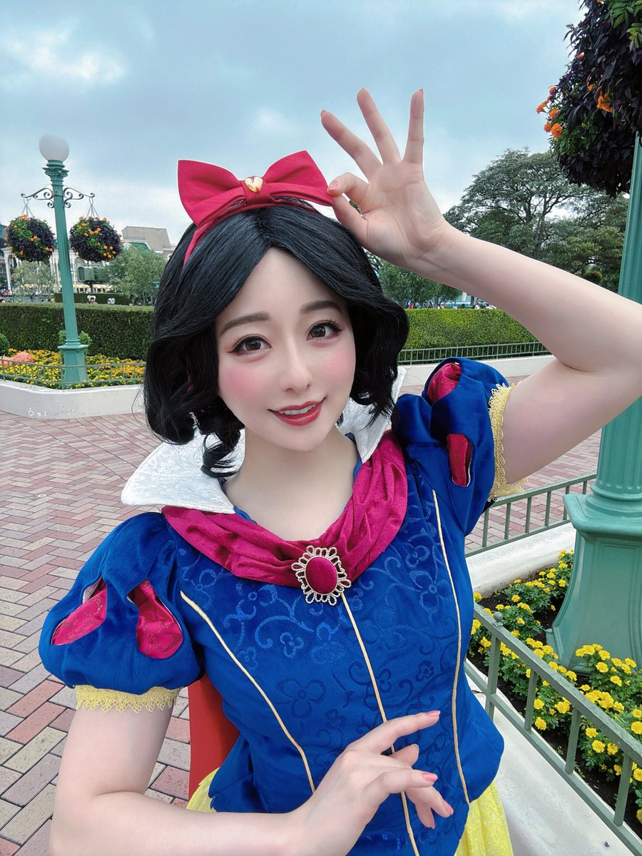 🪞鏡よ、鏡、この世で一番美しいのは誰？

#Dハロ仮装2025 #白雪姫