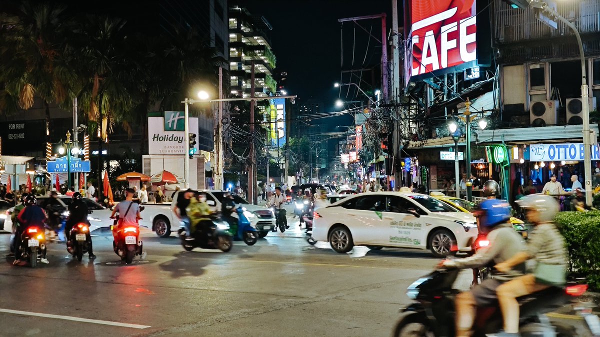 ChainersGame's tweet image. It was a beautiful night in Bangkok, when #GamescomAsia started! Our Chainer is welcoming you to one of the biggest events in the industry! 
We went partying, made new friends and enjoyed everything this beautiful city and event had to offer! 
Be on the lookout for photodumps…