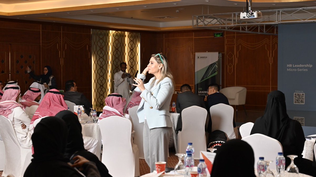 MHCC2030's tweet photo. في #المدينة_المنورة المنوّرة بدأ شيء مختلف…
لم يكن ورشة بل لحظة وعي أعادت تعريف قيادة الموارد البشرية.

في HR Leadership – Micro-Series Masterclass
اجتمع قادة من مختلف القطاعات على قناعة أن القيادة تبدأ من الإنسان لا من المسمّى.

ومن المدين بدأنا نكتب فصلًا جديدًا في قصة الـ HR https://t.co/o7XyIJbSw1