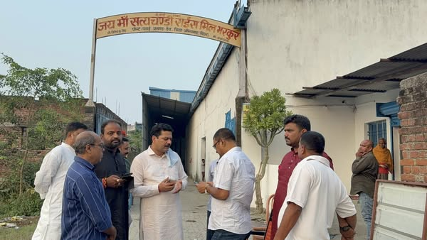 AUTHOR_AKHILESH's tweet image. औरंगाबाद विधानसभा क्षेत्र के पवई पंचायत अंतर्गत भरकुर गांव में जनसंपर्क कर एनडीए समर्थित भाजपा उम्मीदवार बड़े भाई श्री त्रिविक्रम नारायण सिंह जी के पक्ष में समर्थन एवं मतदान करने का आग्रह किया।
आइए, 11 नवंबर को कमल का बटन दबाएं,

#VoteForKamal #NDA #Aurangabad 
@BJP4India