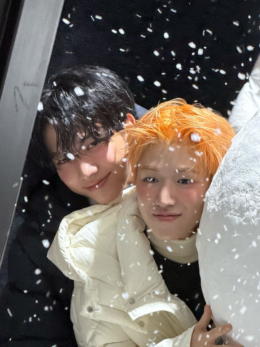 🌟 [#WEVERSE UPDATE] 251022 #MYUNGJAEHYUN

To my friend, Lee Sanghyuk,

You’re someone who always touches the hearts of those around you with your warmth and sensitivity.
I think it’s truly a blessing that so many people in the world get to hear your voice.

Sometimes you say