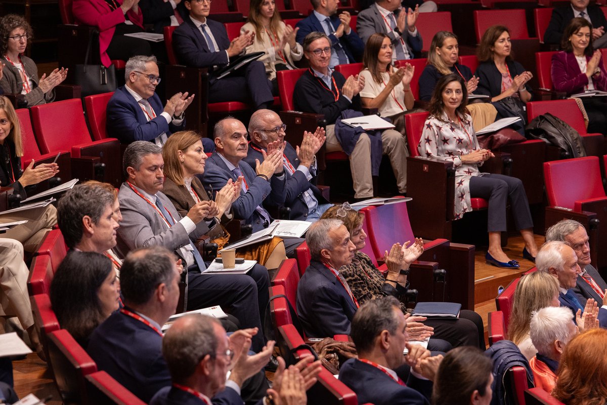 Defensagob's tweet image. ⚖️ 'X Jornadas sobre Jurisdicción Militar', foro que analiza retos y avances del derecho español.
🎙️ Robles: "Felicidades por lo que representan, por su carácter garantista y por su esfuerzo para agilizar la tramitación porque, detrás de cada expediente, hay un ser humano".