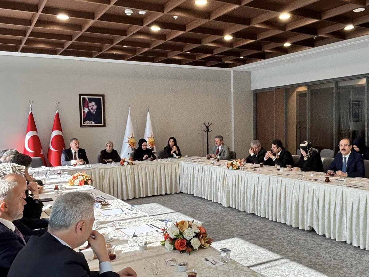 📍AK PARTİ GENEL MERKEZ 

TBMM Grup Başkan Vekilimiz Leyla Şahin Usta’nın riyasetinde, Milletvekillerimizin katılımıyla istişare toplantımızı icra ettik. 

Toplantımı hayırlara vesile olsun.

<a href="/Akparti/">AK Parti</a> 
<a href="/leylasahinusta/">Dr. Leyla Şahin Usta 🇹🇷</a>