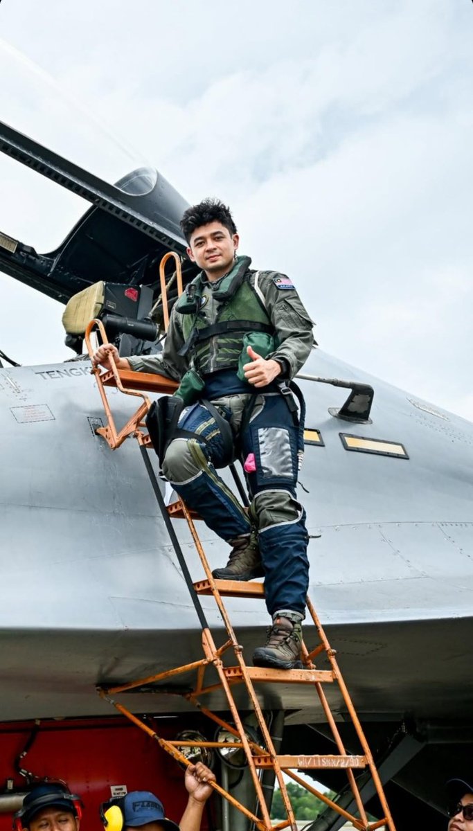 Tengku Hassanal Fans tweet media