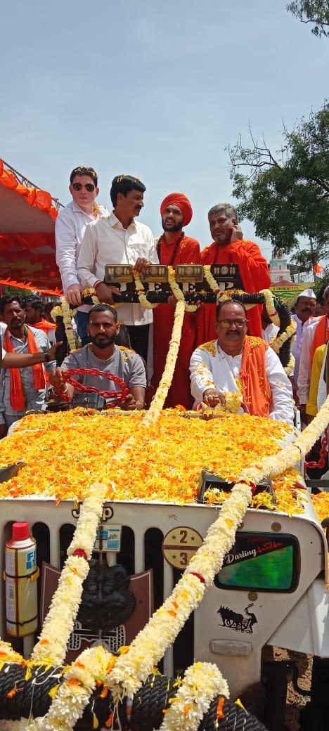 RajshekharTalw2's tweet image. ಇತ್ತೀಚೆಗೆ ಗೋಕಾಕ ತಾಲೂಕಿನ ಶಿಲ್ತಿಭಾವಿ ಗ್ರಾಮದಲ್ಲಿ ನಡೆದ ರಾಜ ವೀರ ಮದಕರಿ ನಾಯಕರ ಪುತ್ಥಳಿ ಅನಾವರಣ ಸಮಾರಂಭ ಹಾಗೂ ಮಹರ್ಷಿ ವಾಲ್ಮೀಕಿ ಪುತ್ಥಳಿ ಲೋಕಾರ್ಪಣೆ ಕಾರ್ಯಕ್ರಮದಲ್ಲಿ ಶಾಸಕರು ಶ್ರೀ ರಮೇಶ್ ಜಾರಕಿಹೊಳಿ, ಶ್ರೀ ಪ್ರಸನ್ನಾನಂದ ಪುರಿ ಮಹಾಸ್ವಾಮಿಗಳ ಹಾಗೂ ಕುಂದರಗಿ ಶ್ರೀ ಗಳ ಜೊತೆ ಮೆರವಣಿಗೆಯಲ್ಲಿ ಭಾಗವಹಿಸಿದೆ