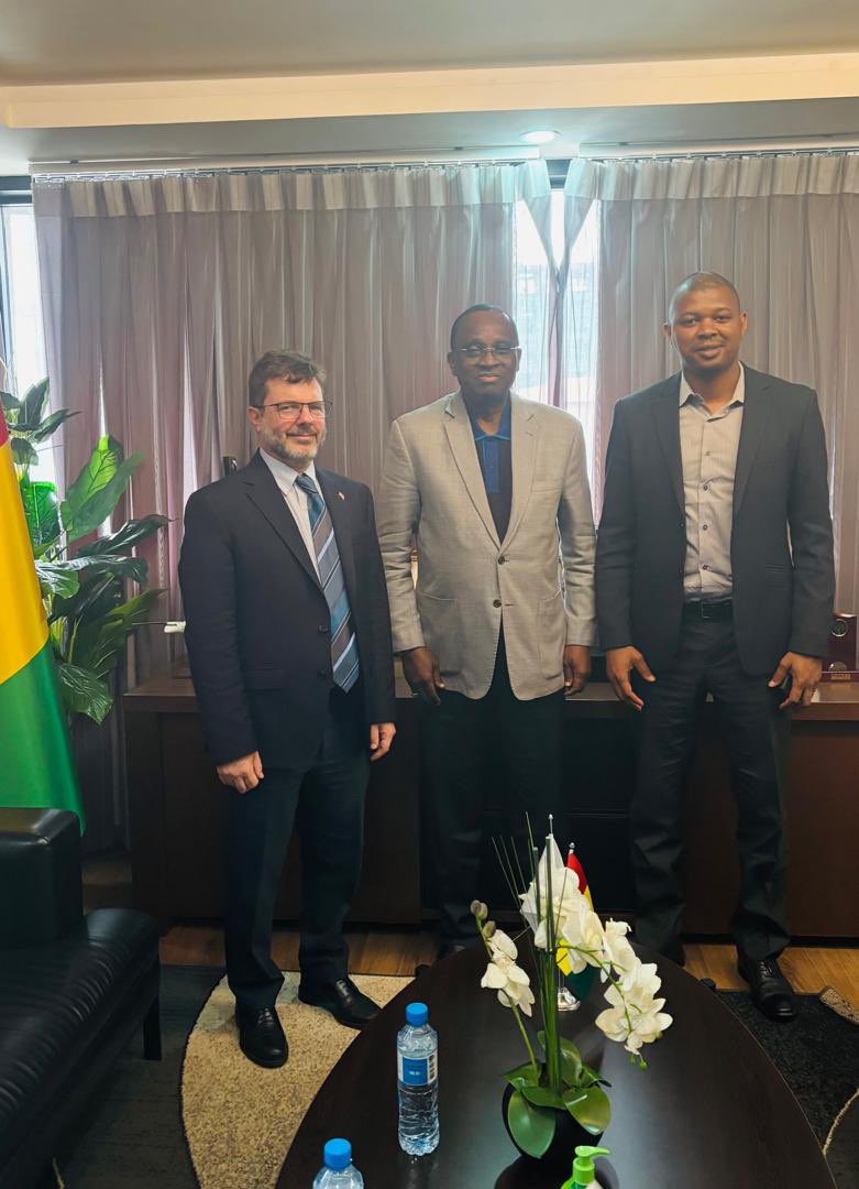 Mieux comprendre les moteurs du secteur privé guinéen est une priorité personnelle. Ravi d’avoir rencontré <a href="/AntonioSouare2/">Antonio Souare</a>, figure emblématique de l’entrepreneuriat, et d’échanger sur ses réussites dans le sport, les médias et l’hôtellerie.