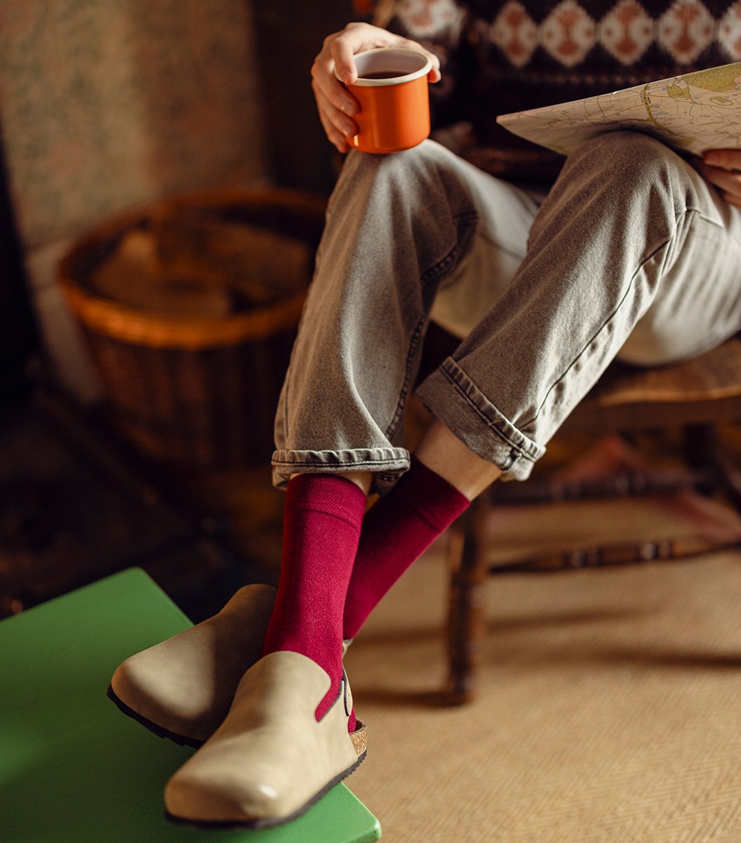 Shine through gloomy days like the autumn leaves through the mist, in eye-catchingly bright bamboo that will add a pop of colour to any look 🍂

⭐4 Pairs for £9.99 Colour Burst Bamboo⭐

#autumnsocks #bamboo #bamboosocks #colourfulsocks #sockshop 

sockshop.co.uk/brands/socksho…