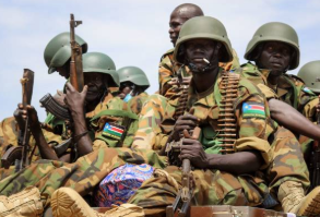ADFmagazine's tweet image. #SouthSudan: 13 soldiers killed as #SSPDF and #SPLA-IO clash in Rubkona County - radiotamazuj.org/en/news/articl…