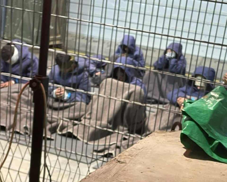 🇮🇱🇵🇸 ALERTE INFO 

Parmi les corps détenus par Israël et restitués dans le cadre de l’accord d’échange d’otages, au moins 135 étaient mutilés et provenaient de la prison Sde Teiman, déjà accusée de torture et de décès illégaux. 

👉 Les détenus palestiniens étaient enfermés dans