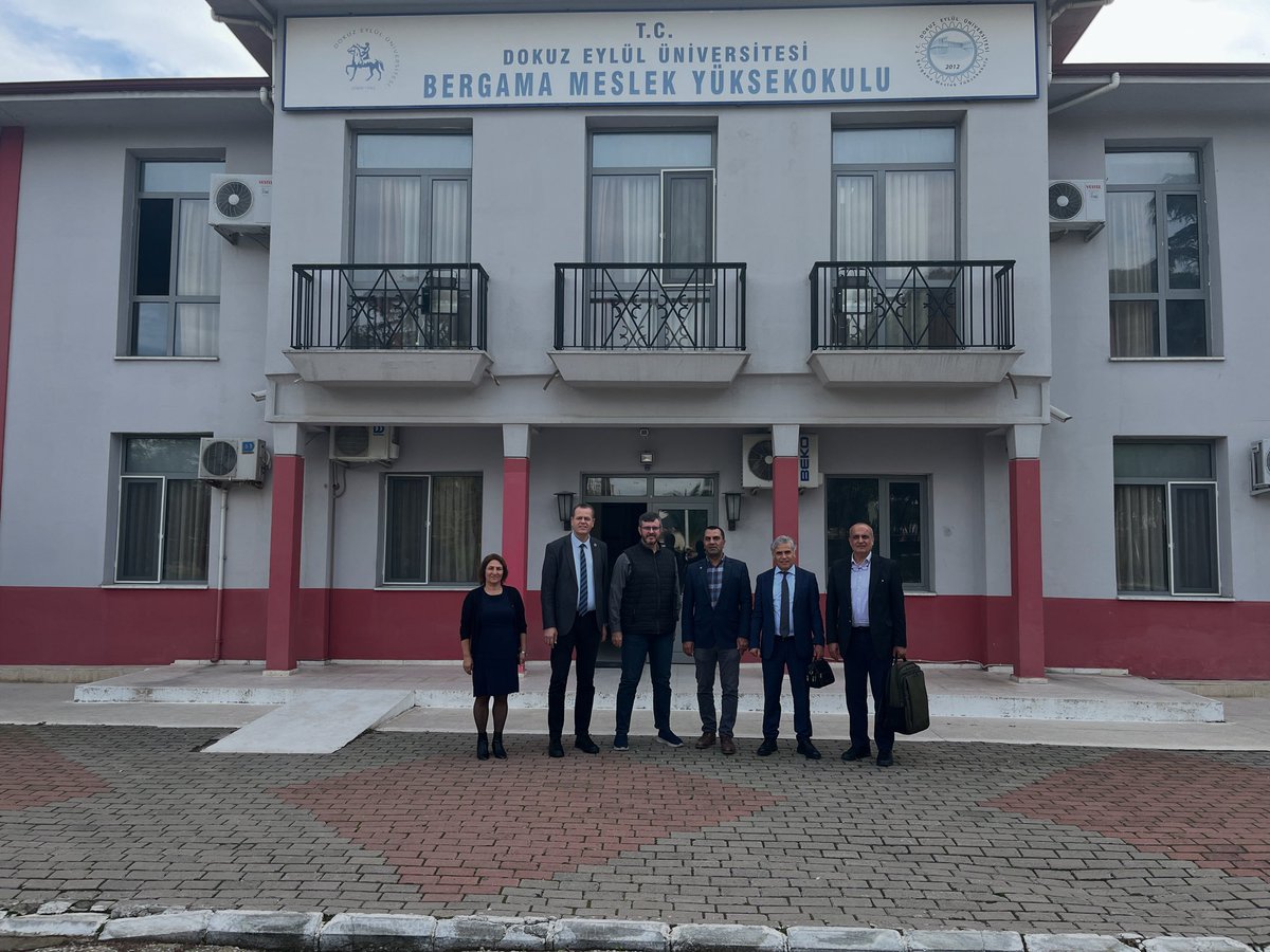 Yük Mühendisliği Birliği, BAKI Vinç Hizmetleri ve Kahraman Kardeşler  yetkilileri, yüksekokulumuzu ziyaret ettiler. Kendileriyle yüksekokulumuz ve sanayi iş birliği konularında verimli görüşmeler gerçekleştirdik. Nazik ziyaretleri ve değerli destekleri için teşekkür ederiz.
