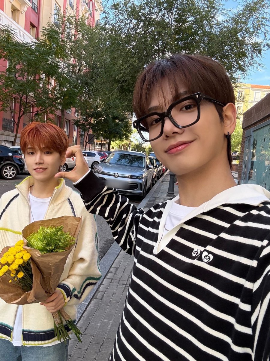 [WEVERSE] 251022 — #JAEHYUN #BOYNEXTDOOR #보이넥스트도어 

Buat temen aku, lee sanghyuk.
Kamu, yang selalu hangat dan penuh perhatian adalah orang yang bisa menyentuh hati orang-orang di sekitar kamu.
Aku ngerasa beruntung banget karena banyak orang di dunia ini bisa dengerin