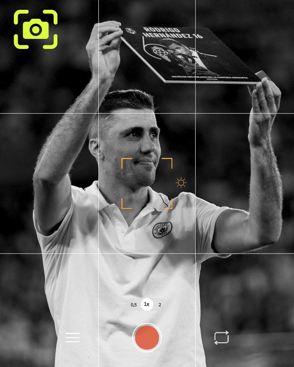MarcajealProta's tweet photo. Homenaje a toda una leyenda⭐️

Rodri no es solo un nombre que brilla en las vitrinas: es un mediocentro que organiza, capaz de mover partidos con sus gestos y decisiones. 

Su pausa, su lectura del juego, su capacidad para recibir entre líneas y proteger el balón lo definen.

💛 https://t.co/TW4srg6wyH