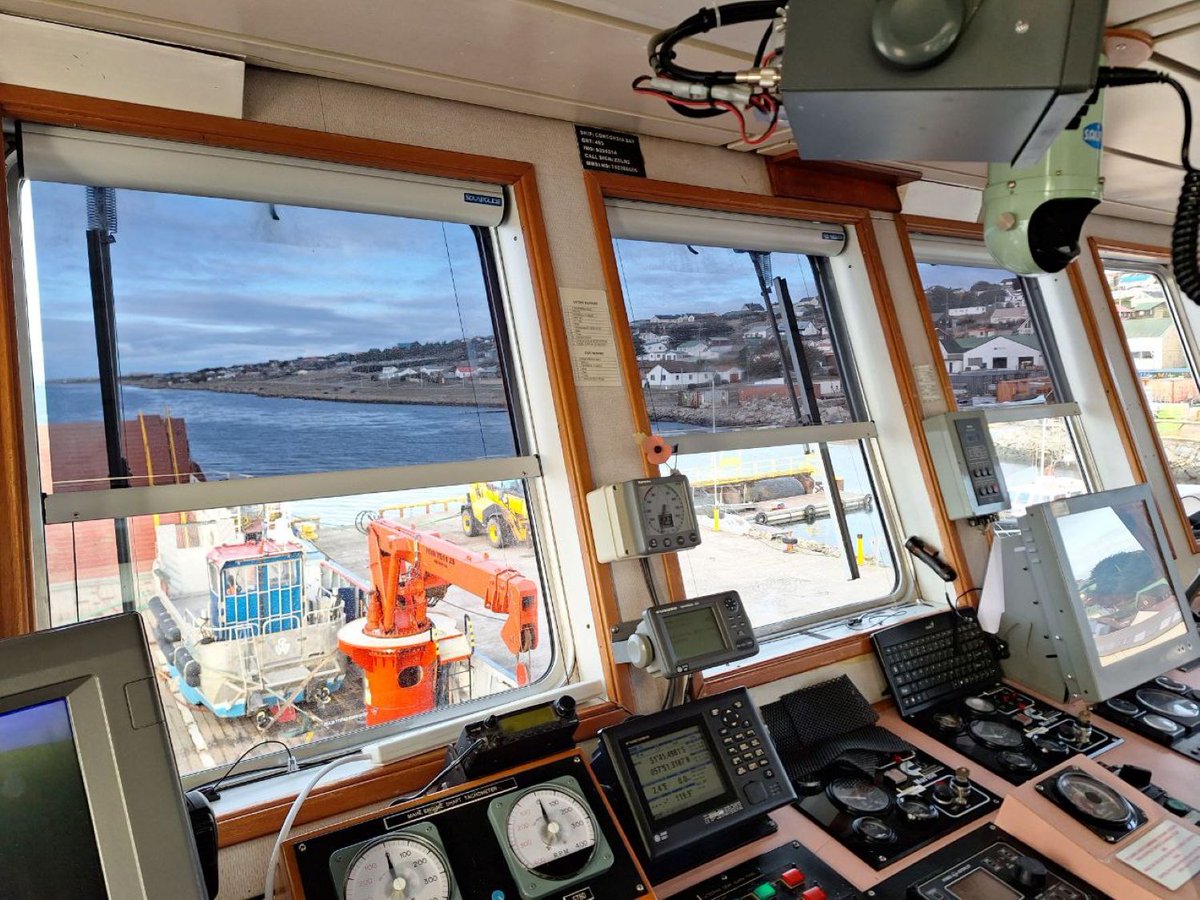 Solarglide's tweet image. Solar Screen Showcase - scroll to see &amp;gt;&amp;gt;&amp;gt;

Protecting navigational crew from the dangers of GLARE and HEAT ☀️☀️☀️☀️☀️🥵🥵🥵🥵🥵

#solarglide #solarscreens #shipblinds #glarereduction #heatreduction #maritime #shipping