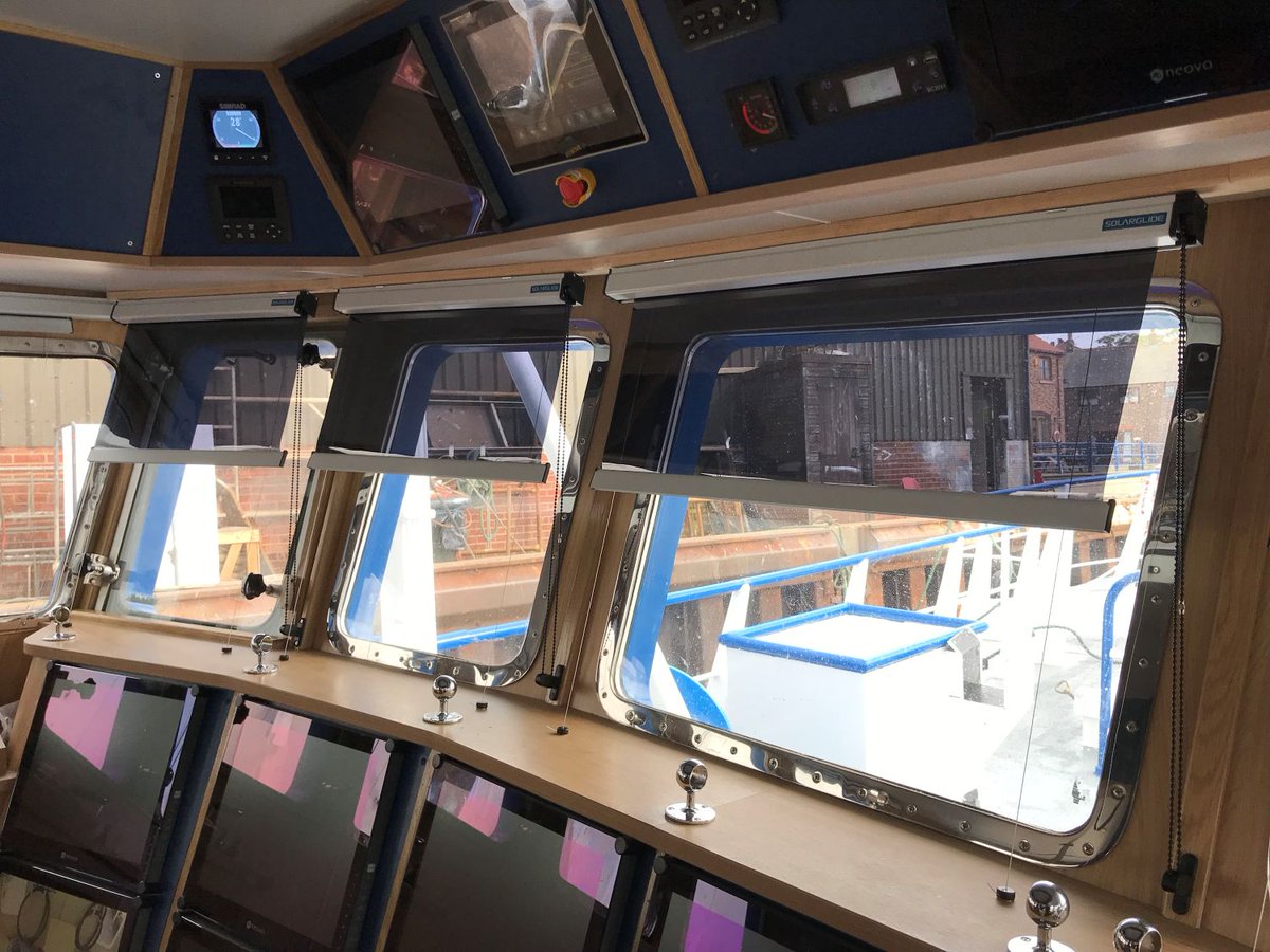 Solarglide's tweet image. Solar Screen Showcase - scroll to see &amp;gt;&amp;gt;&amp;gt;

Protecting navigational crew from the dangers of GLARE and HEAT ☀️☀️☀️☀️☀️🥵🥵🥵🥵🥵

#solarglide #solarscreens #shipblinds #glarereduction #heatreduction #maritime #shipping