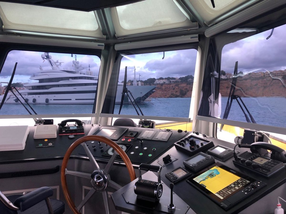 Solarglide's tweet image. Solar Screen Showcase - scroll to see &amp;gt;&amp;gt;&amp;gt;

Protecting navigational crew from the dangers of GLARE and HEAT ☀️☀️☀️☀️☀️🥵🥵🥵🥵🥵

#solarglide #solarscreens #shipblinds #glarereduction #heatreduction #maritime #shipping