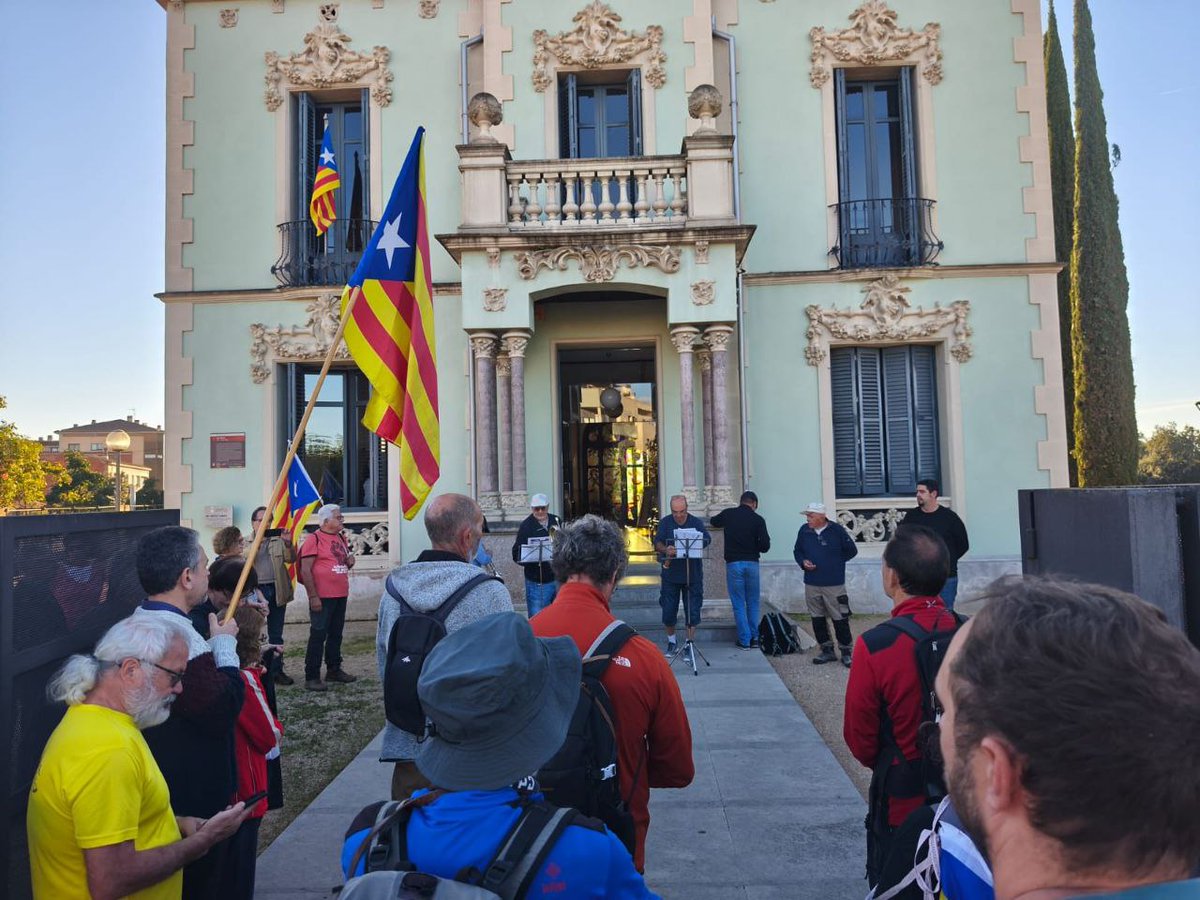 💥 La #columna27 continua el seu camí!  

Ahir, l'etapa 10  porta els caminants de Girona fins a Cassà de la Selva, avançant amb força, esperança i compromís amb la República Catalana.