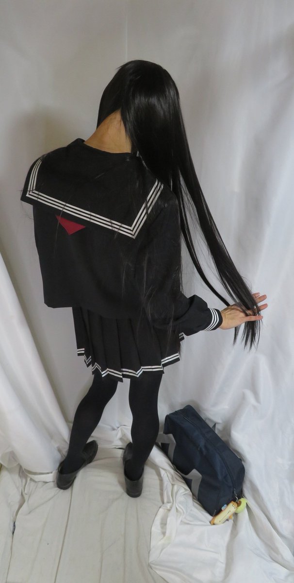 ちなみにというか、夏冬ともセーラー服をクリーニングに出したので、戻ってくるのに一週間ほどかかります。その間は白衿セーラー服か赤チェックちゃんですね😅
衿がパリッとして戻ってきてくれると嬉しいんだけどな♥️