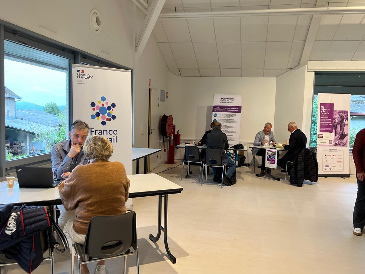 Carsat_RA's tweet photo. Retour sur le Forum des Transfrontaliers à Cernex 🇨🇭
 
Un événement unique proposé par la @Carsat_RA, pour permettre aux frontaliers de rencontrer, en un seul lieu, l’ensemble des opérateurs de leur protection sociale. 🤝

👏 Merci aux 61 participants et aux partenaires ! https://t.co/Oa8QtWed8v
