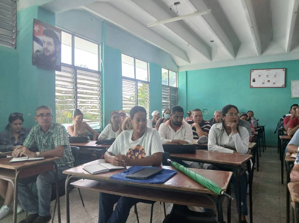 misleydisgo's tweet image. El comportamiento del programa materno infantil y el trabajo de los grupos bàsicos de salud fueron de los temas evaluados como parte del control popular en la reunión del Consejo Popular 4 Areopuerto #LasTunas. 
#PoderPopular