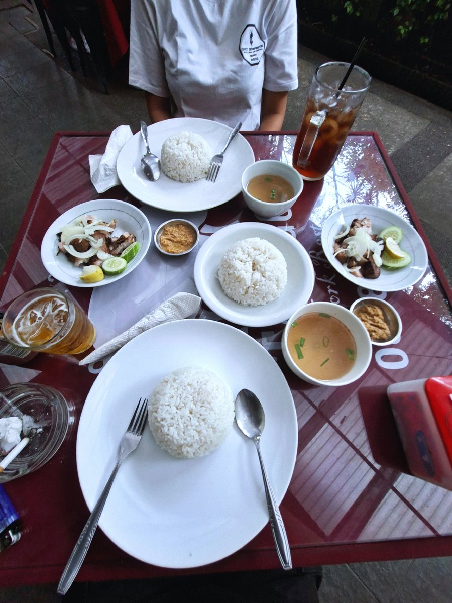 nando_goodboy's tweet image. Finally menemukan tempat nyaman untuk 🐖 time di #Bandung, #WestJava ,#Indonesia.
🐷❤️✌️🍻
@tanggoporkresto
@explorebandung_
___
#CrazyInc #CrazyIncorporated #CrazyIncApparel #volcom #TanggoPorkResto #explorebandung #visitbandung #Pork #nandogoodboy #asianboy