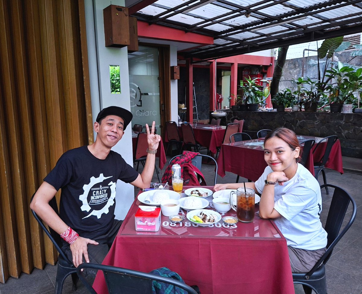 nando_goodboy's tweet image. Finally menemukan tempat nyaman untuk 🐖 time di #Bandung, #WestJava ,#Indonesia.
🐷❤️✌️🍻
@tanggoporkresto
@explorebandung_
___
#CrazyInc #CrazyIncorporated #CrazyIncApparel #volcom #TanggoPorkResto #explorebandung #visitbandung #Pork #nandogoodboy #asianboy
