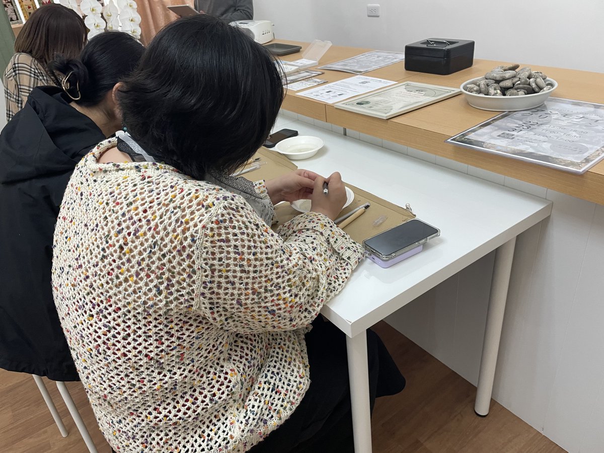 momorin絵画 rose on X