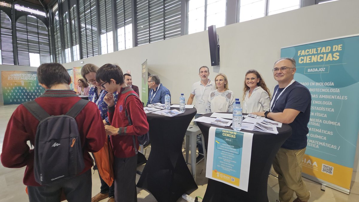 Seguimos con la difusión de la oferta formativa de la Facultad de Ciencias en la XIV Feria Educativa de la UEx 👏👏