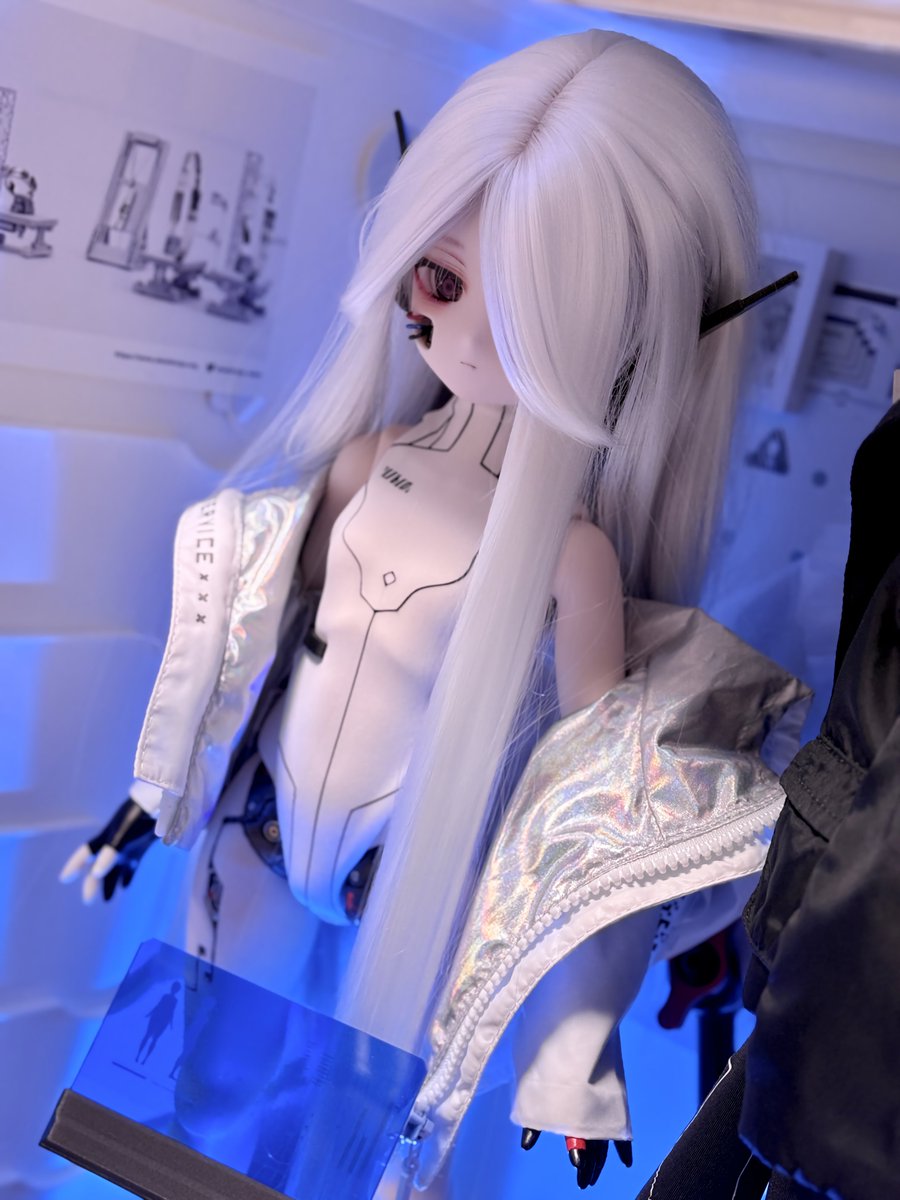 ShaO_doll's tweet image. さっき帰ったばかりだからちゃんとしたお写真じゃないんだけど、デスクに座るとかっこいいクレミーがこっち見てくるからずっと見つめ返しちゃう🥺✨️
そしていつの間にか時間が過ぎてる…😌幸

#dolfun
#Guri_子 
#issyandyou